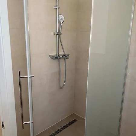 Apartment Ruhige Gaestehaus Avolli